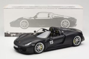 Porsche 918 Spyder Weissach Package Matt Black Minichamps 1:18 110062444 Metall – Bild 8 von 8