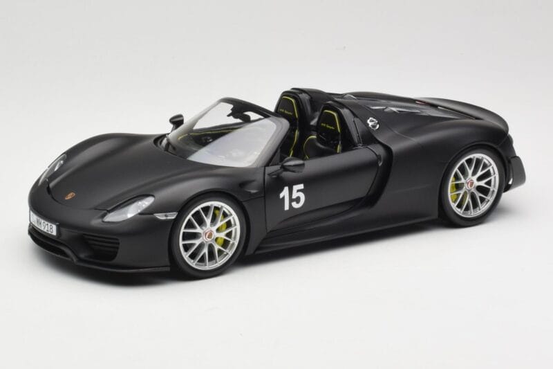 Porsche 918 Spyder Weissach Package Matt Black Minichamps 1:18 110062444 Metall
