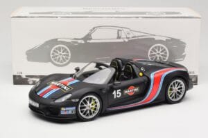 Porsche 918 Spyder Weissach Package Matt Black With Martini Stripes Minichamps 1:18 110062445 Metall – Bild 8 von 8