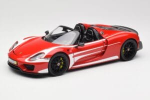 Porsche 918 Spyder Weissach Package Rot & Weiß Streifen Minichamps 1:18 110062442 Metall