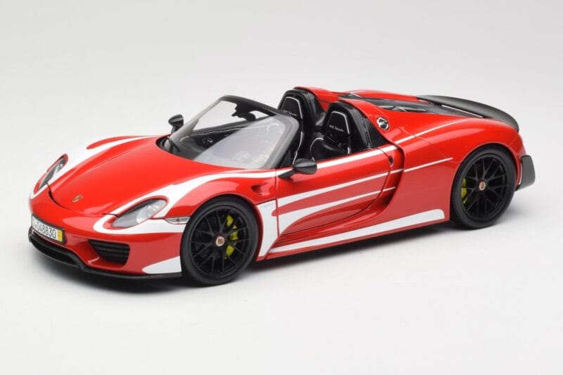 Porsche 918 Spyder Weissach Package Rot & Weiß Streifen Minichamps 1:18 110062442 Metall