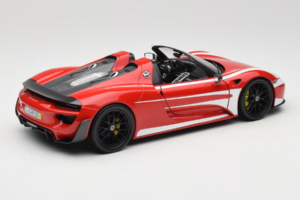 Porsche 918 Spyder Weissach Package Rot Weiss Streifen Minichamps 1:18 110062442-O1 Metall – Bild 3 von 8