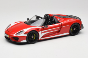 Porsche 918 Spyder Weissach Package Rot Weiss Streifen Minichamps 1:18 110062442-O1 Metall