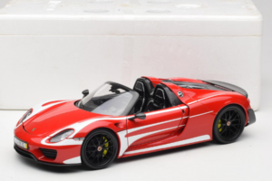 Porsche 918 Spyder Weissach Package Rot Weiss Streifen Minichamps 1:18 110062442-O1 Metall – Bild 8 von 8