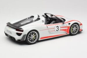 Porsche 918 Spyder Weissach Package Salzburg Minichamps 1:18 110062441 Metall – Bild 3 von 8