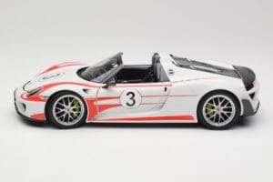 Porsche 918 Spyder Weissach Package Salzburg Minichamps 1:18 110062441 Metall – Bild 4 von 8