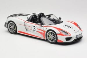 Porsche 918 Spyder Weissach Package Salzburg Minichamps 1:18 110062441 Metall – Bild 6 von 8