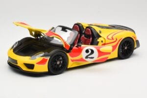 Porsche 918 Spyder Weissach Package Gelb Mit Streifen Minichamps 1:18 110062446 Metall – Bild 2 von 8