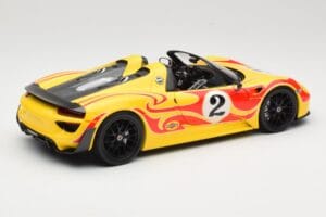Porsche 918 Spyder Weissach Package Gelb Mit Streifen Minichamps 1:18 110062446 Metall – Bild 3 von 8