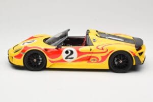 Porsche 918 Spyder Weissach Package Gelb Mit Streifen Minichamps 1:18 110062446 Metall – Bild 4 von 8