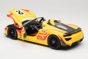 Porsche 918 Spyder Weissach Package Gelb Mit Streifen Minichamps 1:18 110062446 Metall – Bild 5 von 8