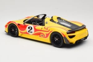Porsche 918 Spyder Weissach Package Gelb Mit Streifen Minichamps 1:18 110062446 Metall – Bild 7 von 8