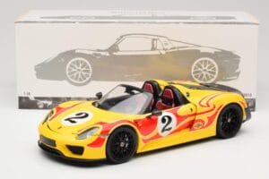 Porsche 918 Spyder Weissach Package Gelb Mit Streifen Minichamps 1:18 110062446 Metall – Bild 8 von 8