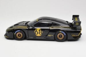 Porsche 935/19 Schwarz mit Goldenen Streifen Minichamps 1:18 155067568 Metall – Bild 3 von 6