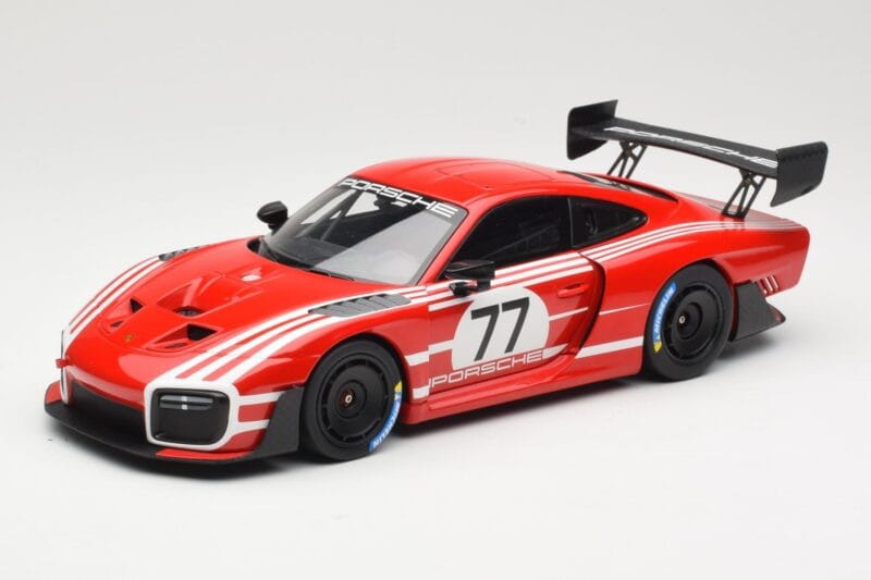 Porsche 935/19 Rot mit Weissen Streifen Minichamps 1:18 155067577 Metall