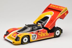 Porsche 962C Group C #17 D. Bell / H-J. Stuck / K. Ludwig 24 Hours of Le Mans 1988 Universal Hobbies 1:18 4704 Metall – Bild 2 von 8