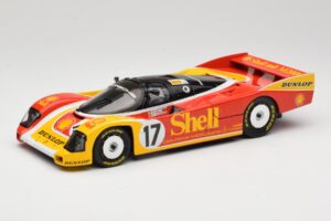 Porsche 962C Group C #17 D. Bell / H-J. Stuck / K. Ludwig 24 Hours of Le Mans 1988 Universal Hobbies 1:18 4704 Metall