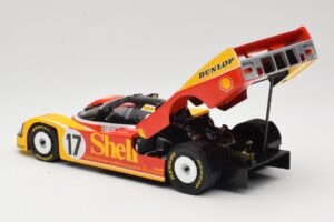 Porsche 962C Group C #17 D. Bell / H-J. Stuck / K. Ludwig 24 Hours of Le Mans 1988 Universal Hobbies 1:18 4704 Metall – Bild 5 von 8