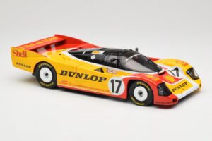 Porsche 962C Group C #17 D. Bell / H-J. Stuck / K. Ludwig 24 Hours of Le Mans 1988 Universal Hobbies 1:18 4704 Metall – Bild 6 von 8