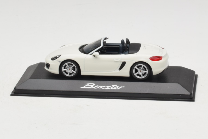 Porsche Boxster 981 Weiss Minichamps 1:43 Porsche Boxster 981 Weiss Minichamps 1:43 WAP0202000D-R1 Metall