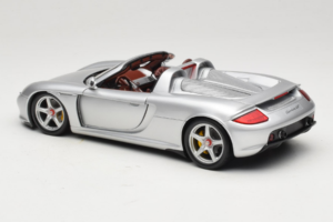 Porsche Carrera GT Silver Metallic Minichamps 1:18 WAP02103014 Metall – Bild 7 von 8