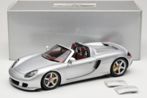 Porsche Carrera GT Silver Metallic Minichamps 1:18 WAP02103014 Metall – Bild 8 von 8