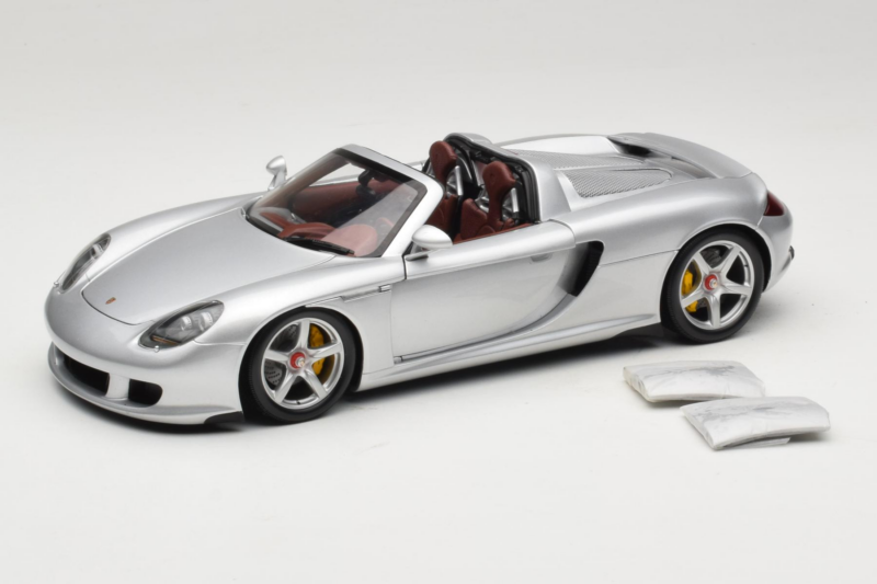 Porsche Carrera GT Silver Metallic Minichamps 1:18 WAP02103014 Metall
