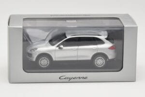 Porsche Cayenne 958 Silber Minichamps 1:43 WAP0200020B Metall – Bild 4 von 4