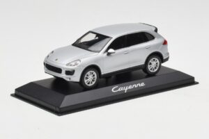 Porsche Cayenne 958 Silber Minichamps 1:43 WAP0200020E Metall – Bild 2 von 4