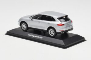Porsche Cayenne 958 Silber Minichamps 1:43 WAP0200020E Metall – Bild 3 von 4