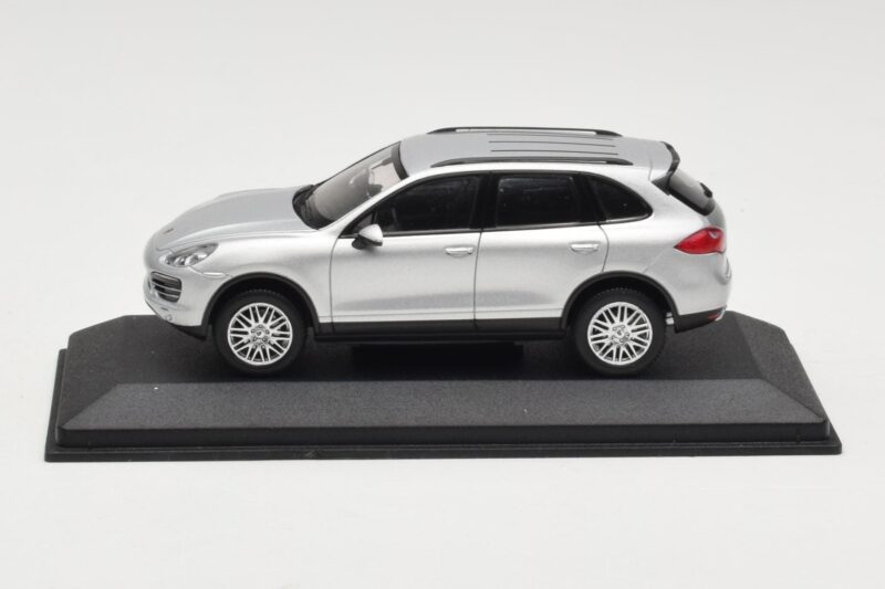 Porsche Cayenne 958 Silber Minichamps 1:43 WAP0200020B Metall