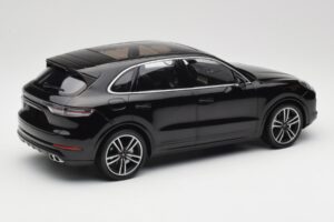 Porsche Cayenne 958 Turbo S Schwarz Minichamps 1:18 155066070 Metall – Bild 2 von 6