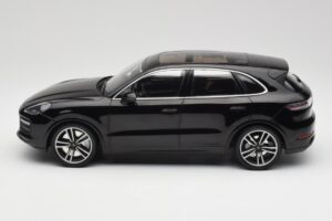 Porsche Cayenne 958 Turbo S Schwarz Minichamps 1:18 155066070 Metall – Bild 3 von 6