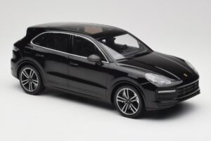 Porsche Cayenne 958 Turbo S Schwarz Minichamps 1:18 155066070 Metall – Bild 4 von 6