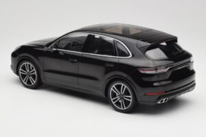 Porsche Cayenne 958 Turbo S Schwarz Minichamps 1:18 155066070 Metall – Bild 5 von 6
