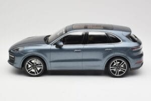 Porsche Cayenne 958 Turbo S Blue Metallic Minichamps 1:18 155066071 Metall – Bild 3 von 6