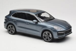 Porsche Cayenne 958 Turbo S Blue Metallic Minichamps 1:18 155066071 Metall – Bild 4 von 6