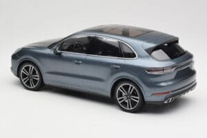 Porsche Cayenne 958 Turbo S Blue Metallic Minichamps 1:18 155066071 Metall – Bild 5 von 6