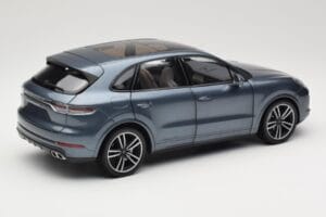 Porsche Cayenne 958 Turbo S Blue Metallic Minichamps 1:18 110066070 Metall – Bild 3 von 8