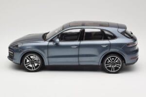 Porsche Cayenne 958 Turbo S Blue Metallic Minichamps 1:18 110066070 Metall – Bild 4 von 8