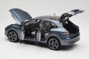 Porsche Cayenne 958 Turbo S Blue Metallic Minichamps 1:18 110066070 Metall – Bild 5 von 8