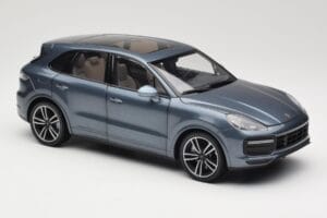 Porsche Cayenne 958 Turbo S Blue Metallic Minichamps 1:18 110066070 Metall – Bild 6 von 8