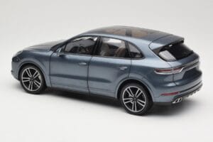 Porsche Cayenne 958 Turbo S Blue Metallic Minichamps 1:18 110066070 Metall – Bild 7 von 8