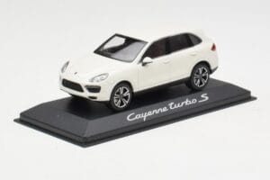 Porsche Cayenne 958 Turbo S Weiss Minichamps 1:43 WAP0200220C Metall – Bild 2 von 4