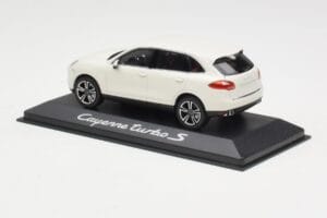 Porsche Cayenne 958 Turbo S Weiss Minichamps 1:43 WAP0200220C Metall – Bild 3 von 4