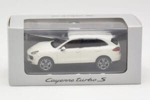 Porsche Cayenne 958 Turbo S Weiss Minichamps 1:43 WAP0200220C Metall – Bild 4 von 4