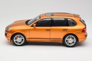 Porsche Cayenne GTS Lava Orange Norev 1:18 187535 Metall – Bild 4 von 8