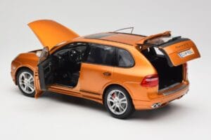 Porsche Cayenne GTS Lava Orange Norev 1:18 187535 Metall – Bild 5 von 8