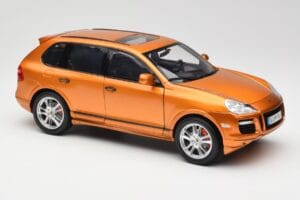 Porsche Cayenne GTS Lava Orange Norev 1:18 187535 Metall – Bild 6 von 8