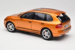Porsche Cayenne GTS Lava Orange Norev 1:18 187535 Metall – Bild 7 von 8
